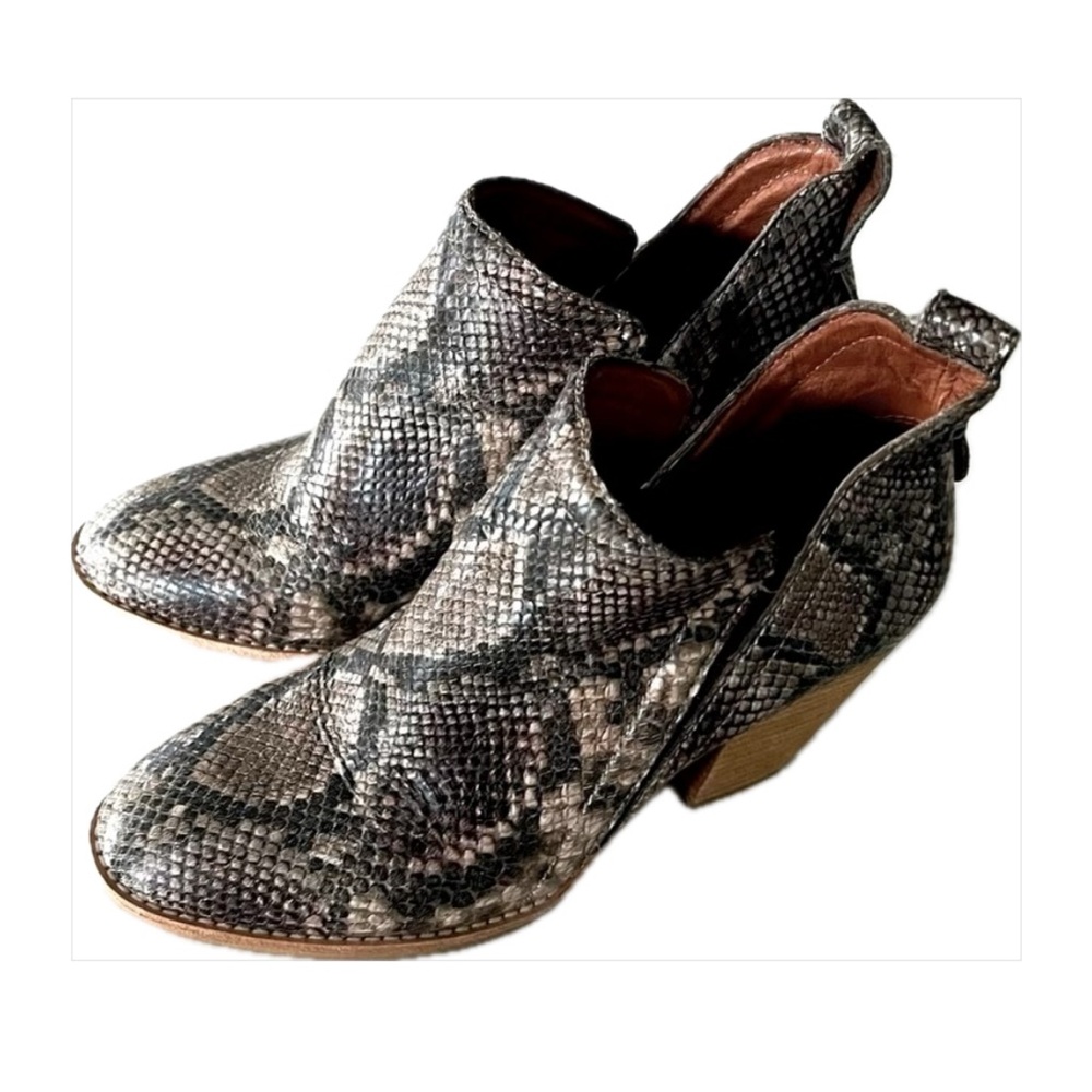 Jeffrey Campbell Snakeskin style bootie